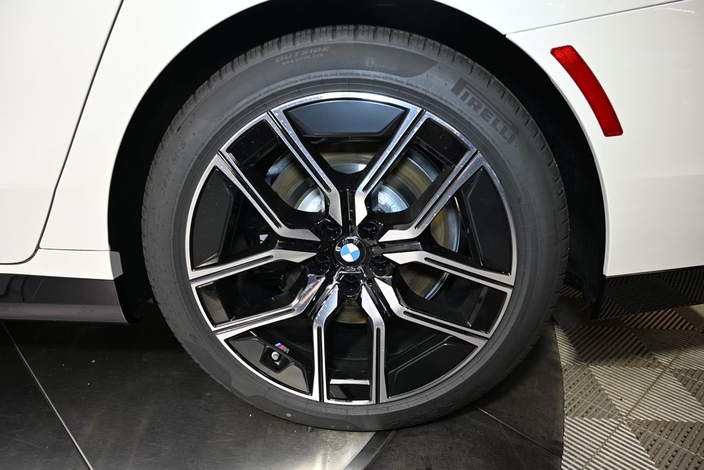 Thumbnail: 2026 BMW 7 Series - 12
