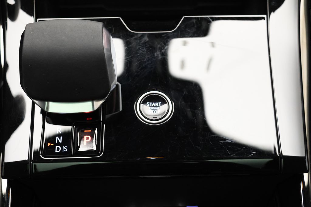 Thumbnail: 2025 Land Rover Range Rover Sport - 21