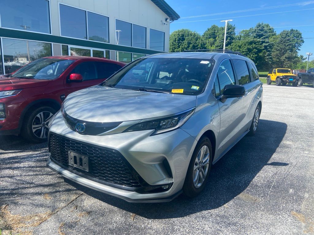 2021 Toyota Sienna — photo 3