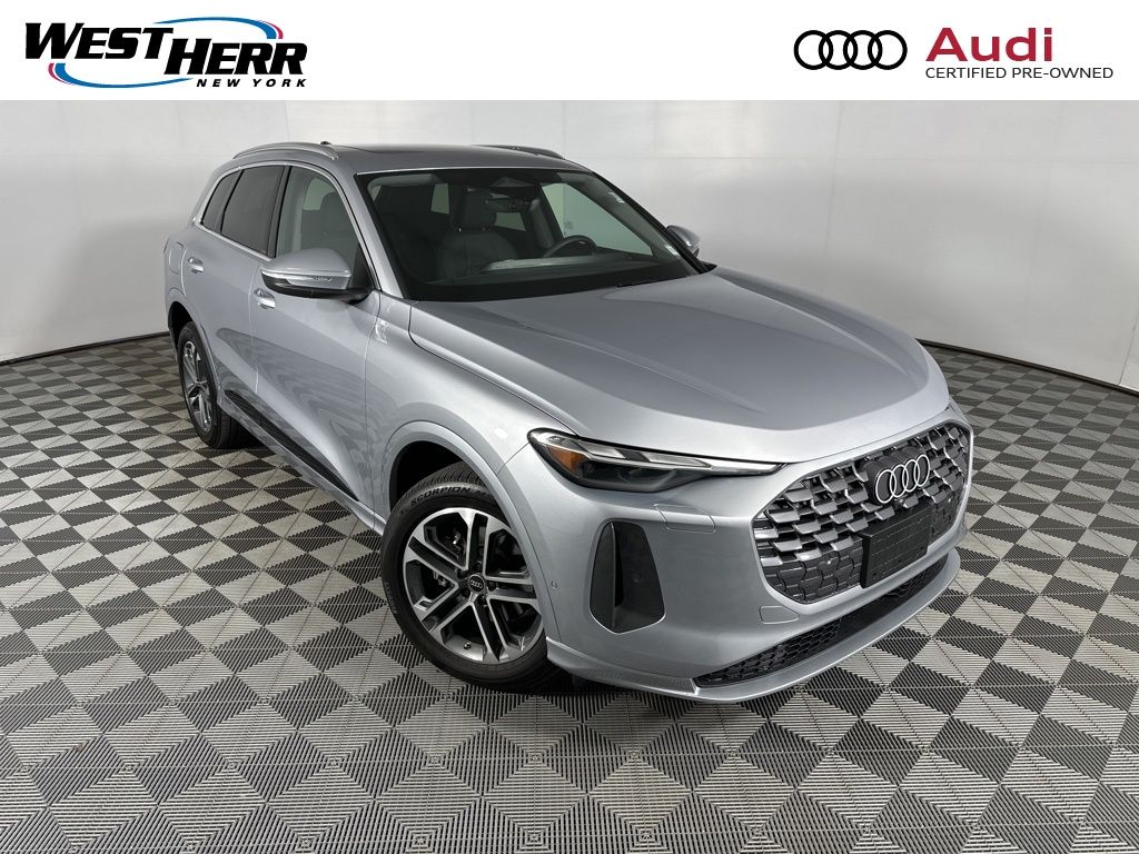 Florett Silver Metallic 2025 Audi Q5 quattro Premium 40 TFSI SUV / Crossover All-Wheel Drive 7-Speed Automatic