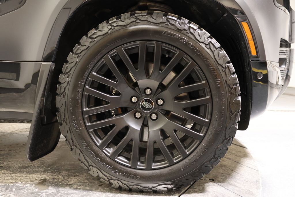 Thumbnail: 2023 Land Rover Defender - 12