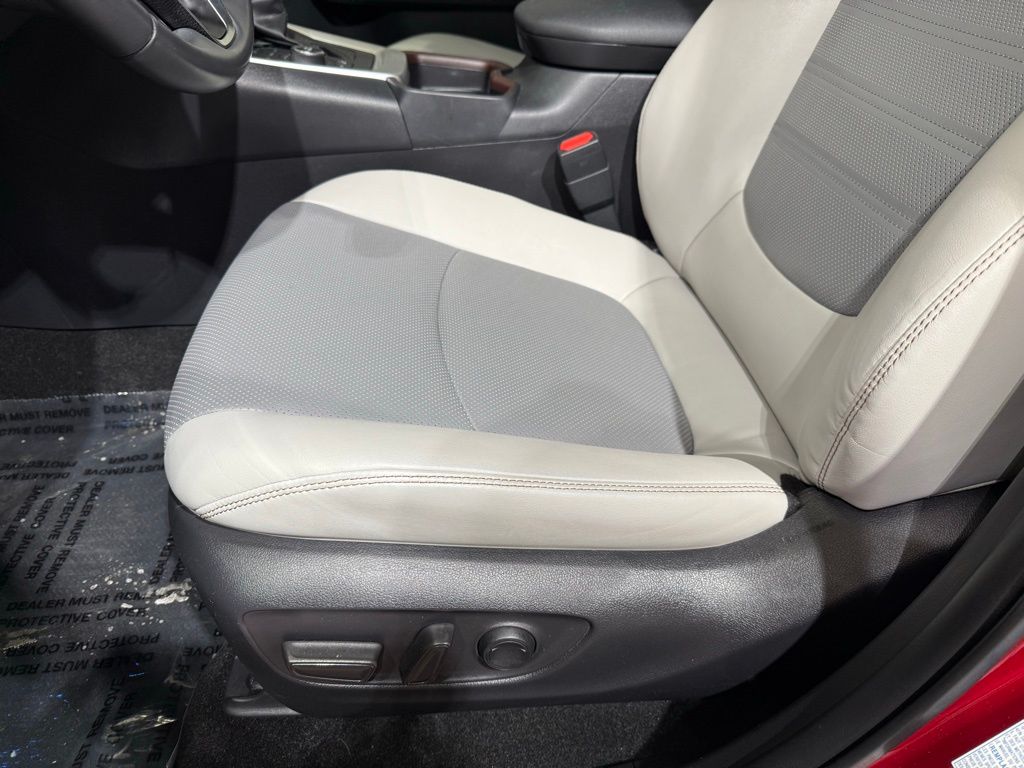 Thumbnail: 2021 Toyota RAV4 - 14