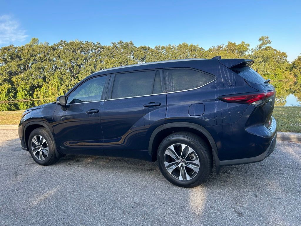 Thumbnail: 2025 Toyota Highlander - 3