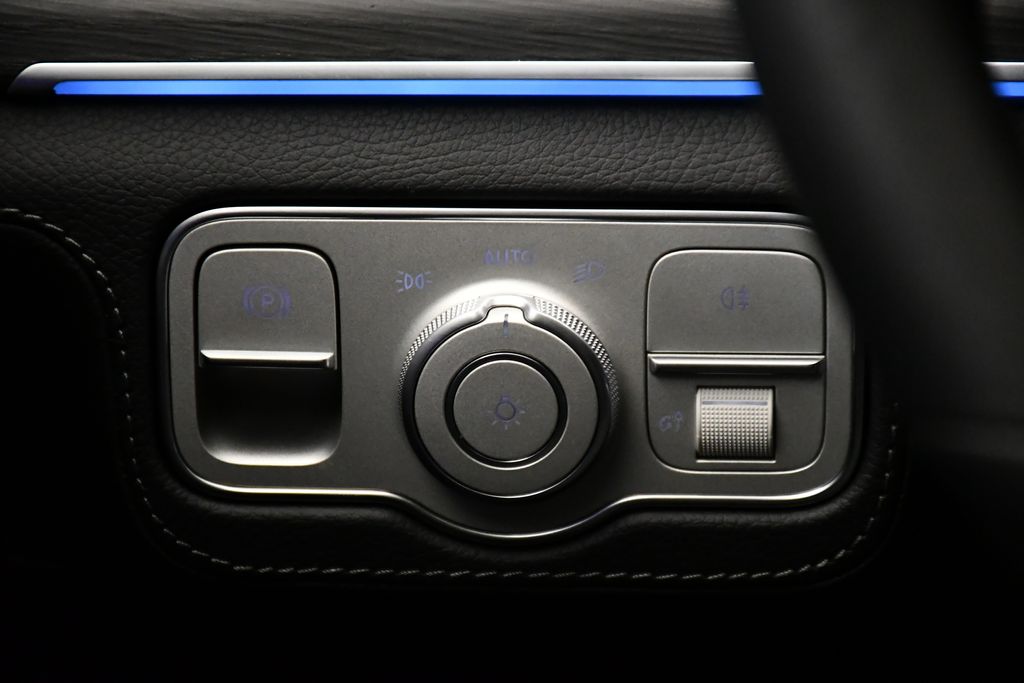 Thumbnail: 2026 Mercedes-Benz GLE - 21