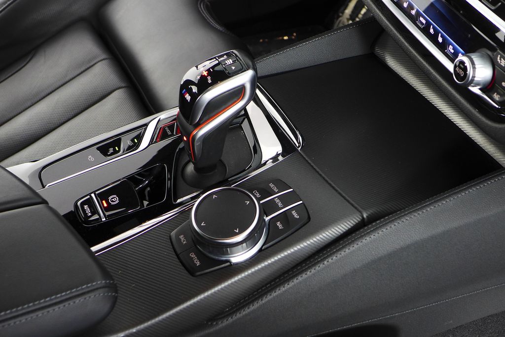 Thumbnail: 2023 BMW M5 - 16