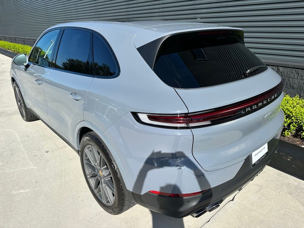 Thumbnail: 2024 Porsche Cayenne - 3