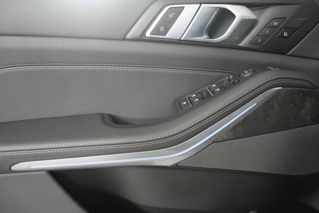 2025 BMW X5 sDrive40i 8