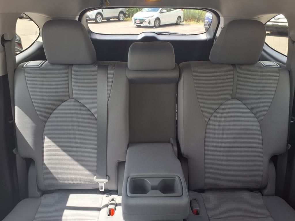 2022 Toyota Highlander LE photo 18