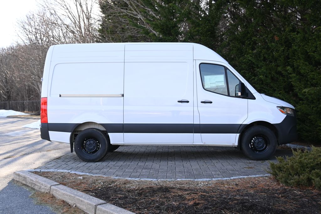 Thumbnail: 2025 Mercedes-Benz Sprinter - 8