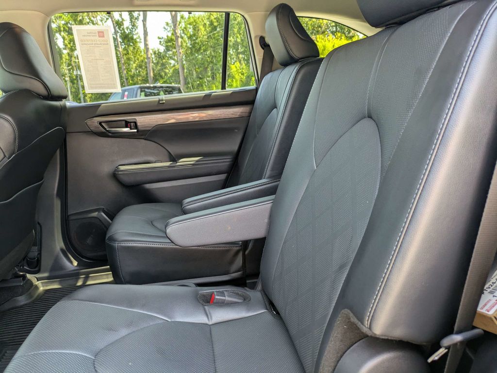 Used 2025 Toyota Highlander SUV