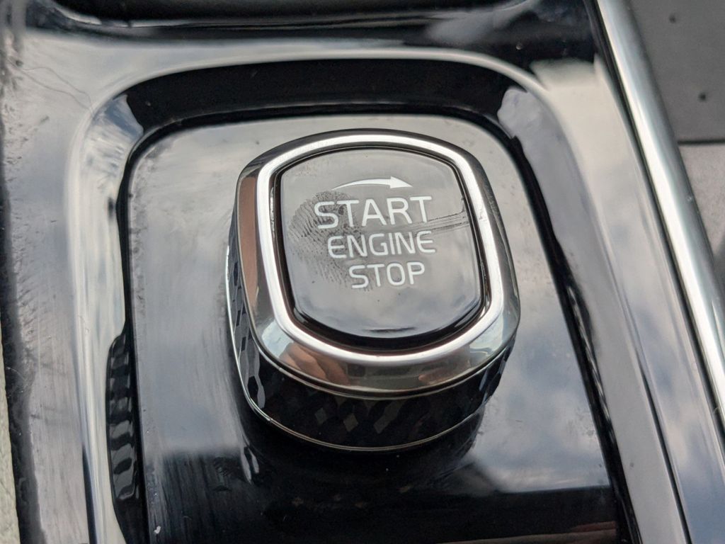 2022 Volvo XC90 T5 Momentum