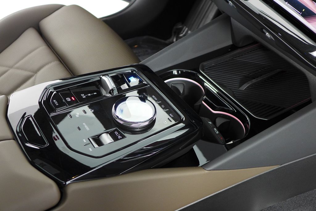 Thumbnail: 2025 BMW i5 - 16