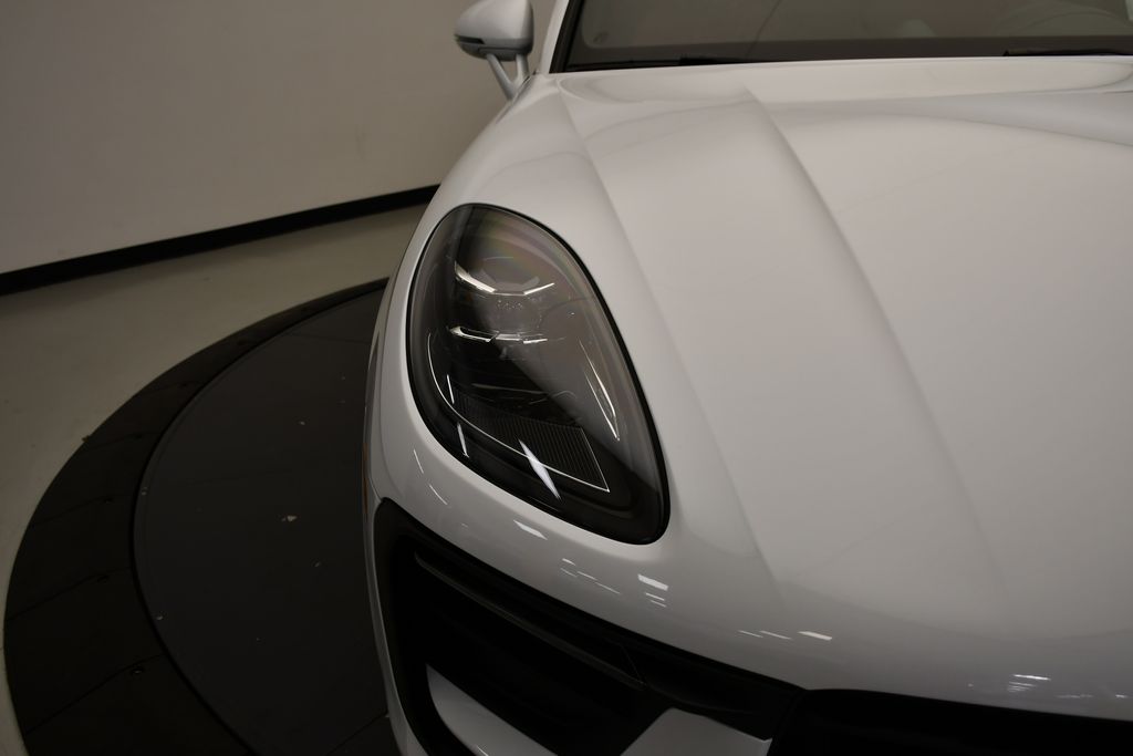 Thumbnail: 2026 Porsche Macan - 14