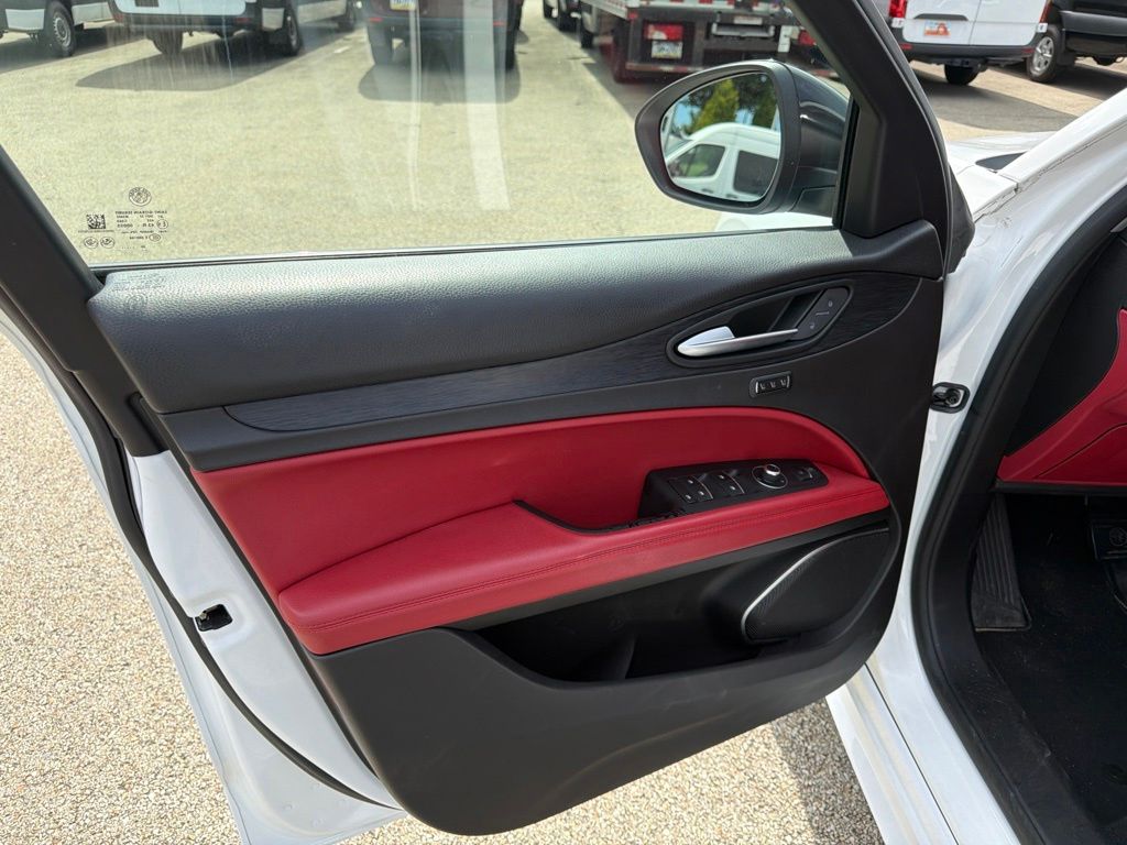 2020 Alfa Romeo Stelvio Base - 9