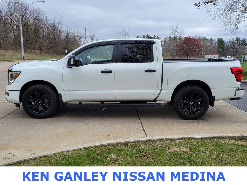 2023 Nissan Titan SV photo