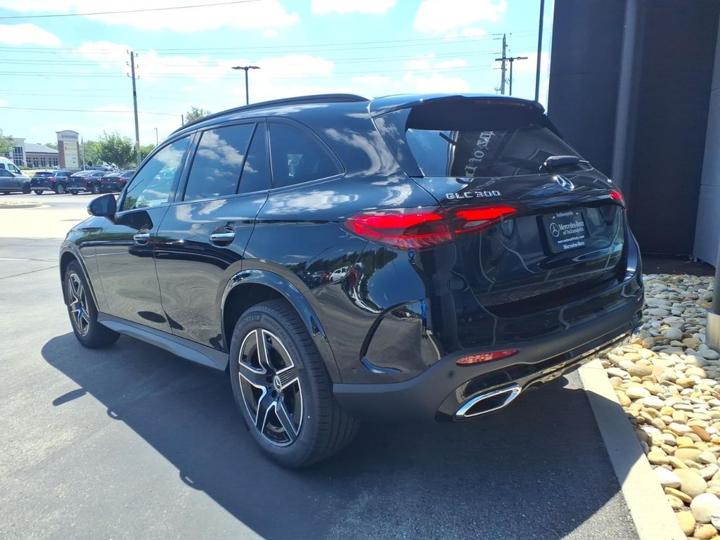 New 2026 Black Mercedes-Benz GLC 300 image 4