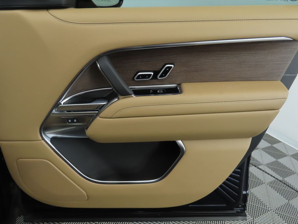 Thumbnail: 2025 Land Rover Range Rover - 27