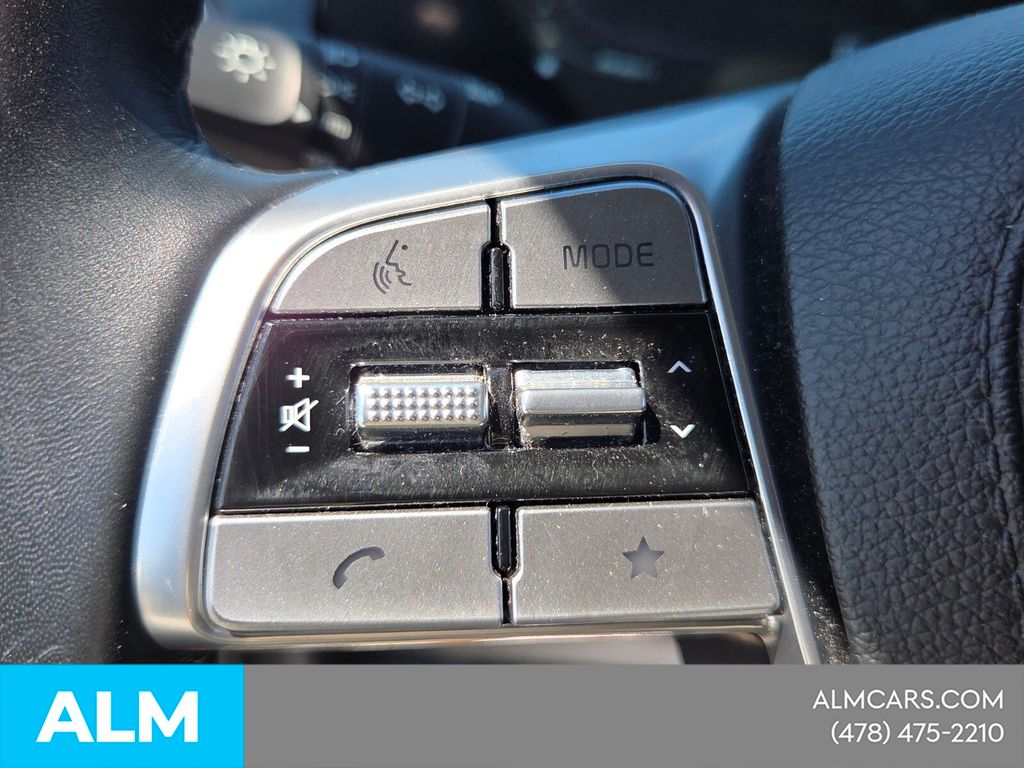 Used 2025 Black Kia S image 27