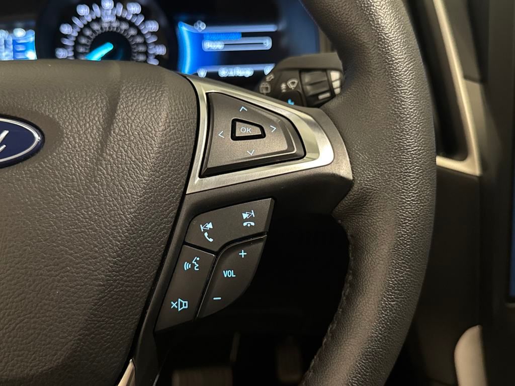 2022 Ford Edge SEL photo 15