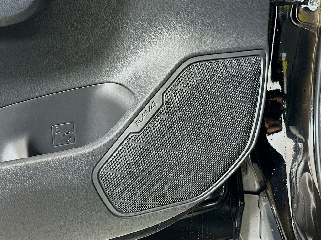 Thumbnail: 2025 Toyota RAV4 - 18