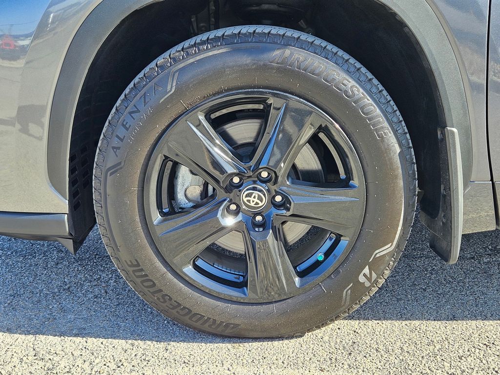 Used Car 2024 Toyota Highlander  Le For Sale Under $35,000 In San Marcos, Texas