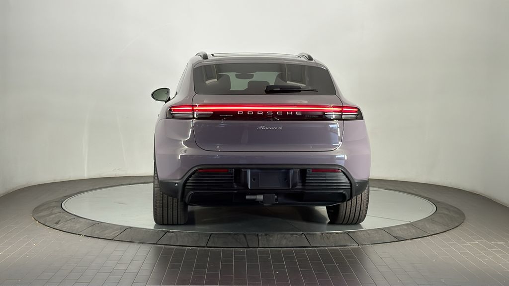 2024 Porsche Macan T 6