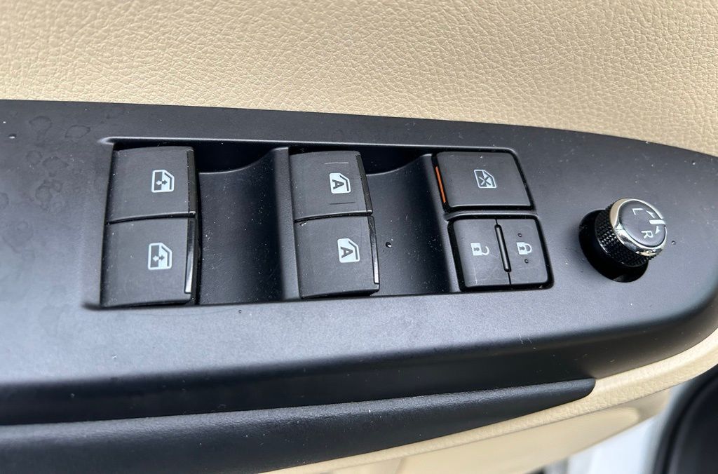 2019 Toyota Highlander SE 16