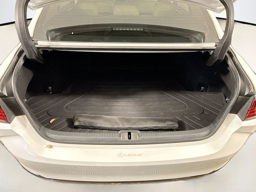 Thumbnail: 2021 Lexus ES - 27