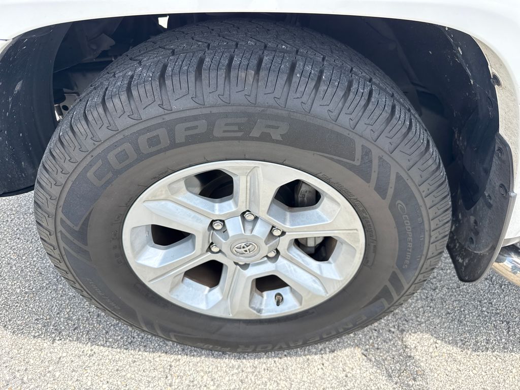 Used 2016 White Toyota SR5 Premium image 12