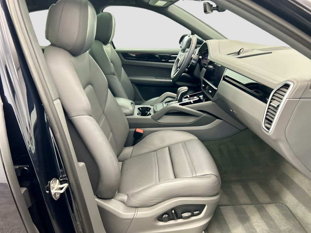 Thumbnail: 2022 Porsche  - 22