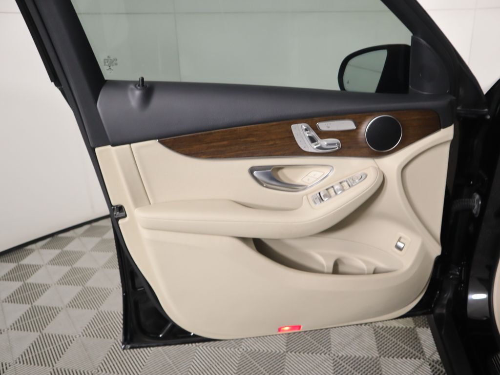 Thumbnail: 2022 Mercedes-Benz GLC - 24