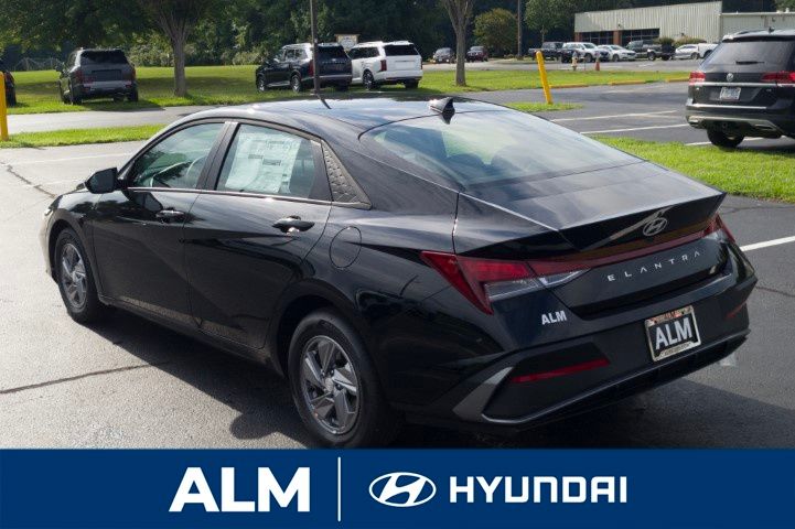 New 2026 Black Hyundai SE image 9