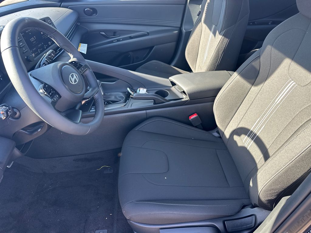 Used 2025 Gray Hyundai SEL Sport image 9