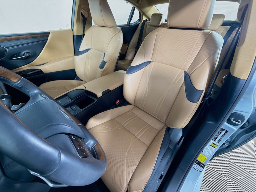 2022 Lexus ES  21