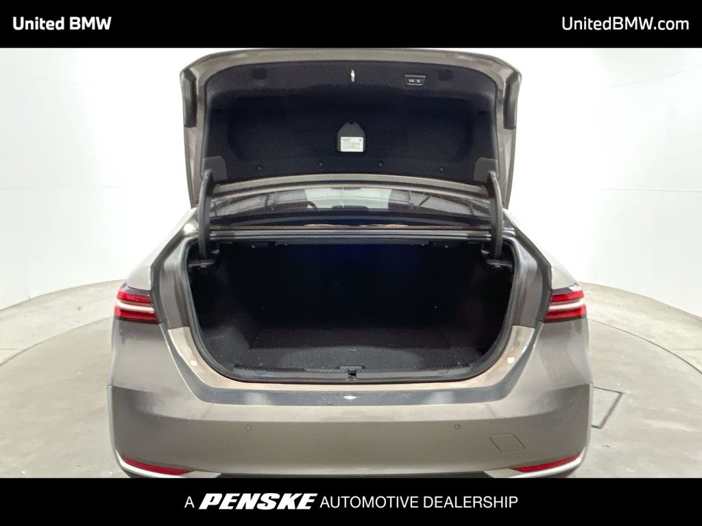 Thumbnail: 2024 BMW i5 - 22
