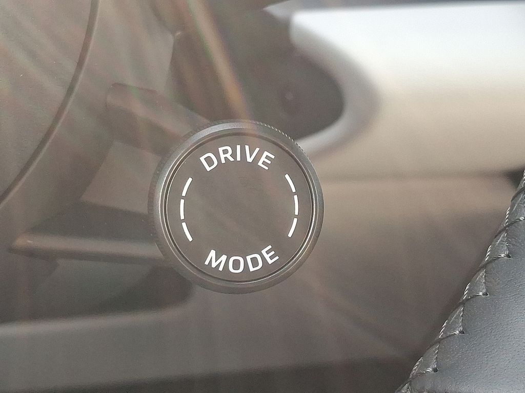 Thumbnail: 2026 Porsche Macan - 22