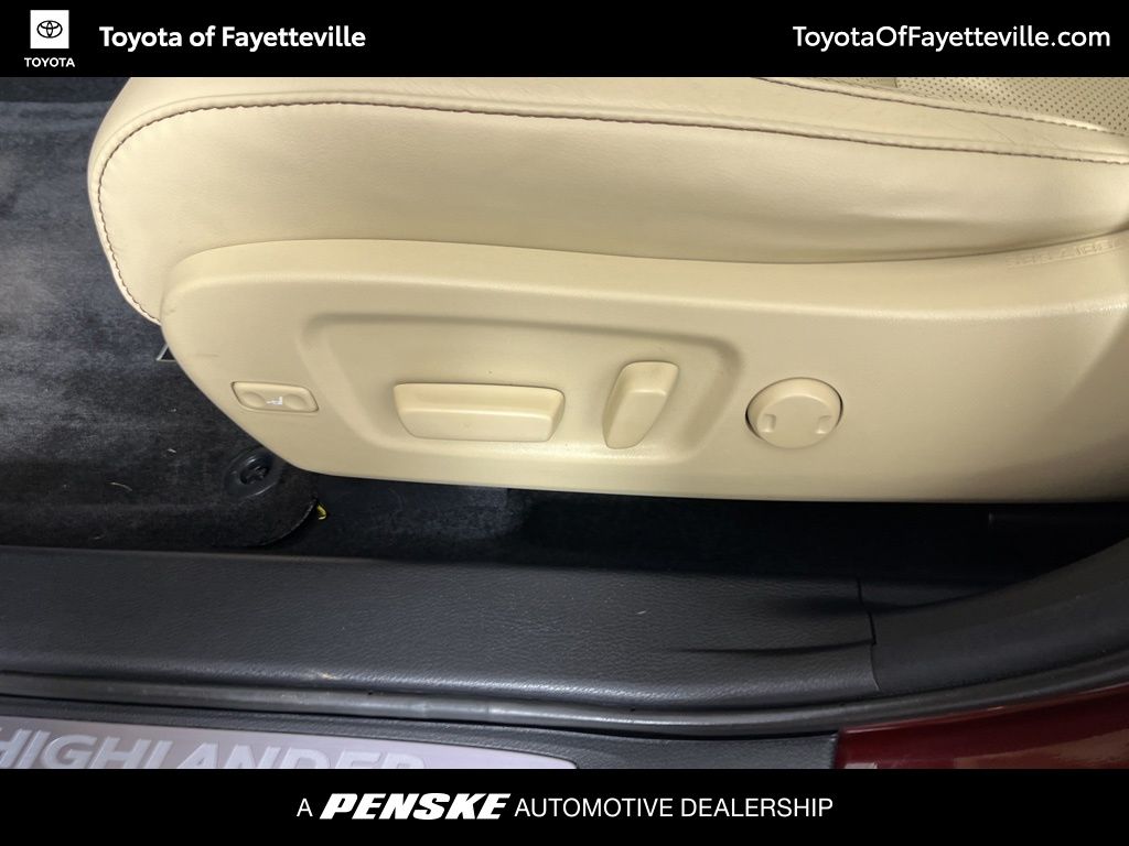 2017 Toyota Highlander Limited 27