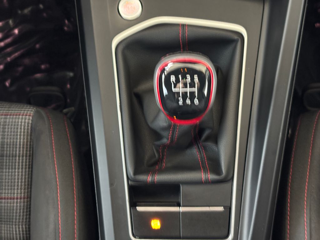 Thumbnail: 2022 Volkswagen Golf - 17