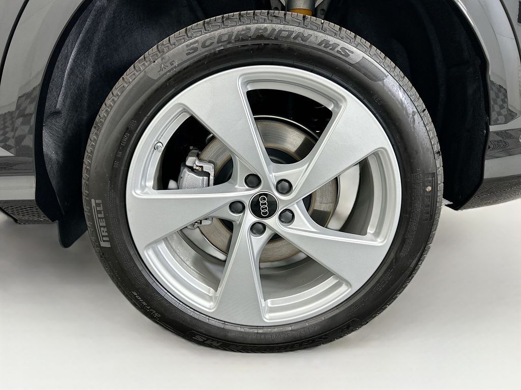 Thumbnail: 2025 Audi Q5 - 30