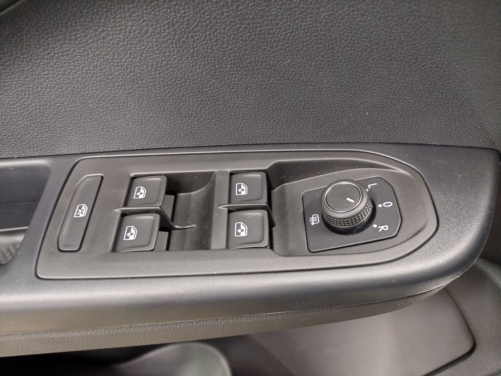 2025 Volkswagen Taos 1.5T SE Black