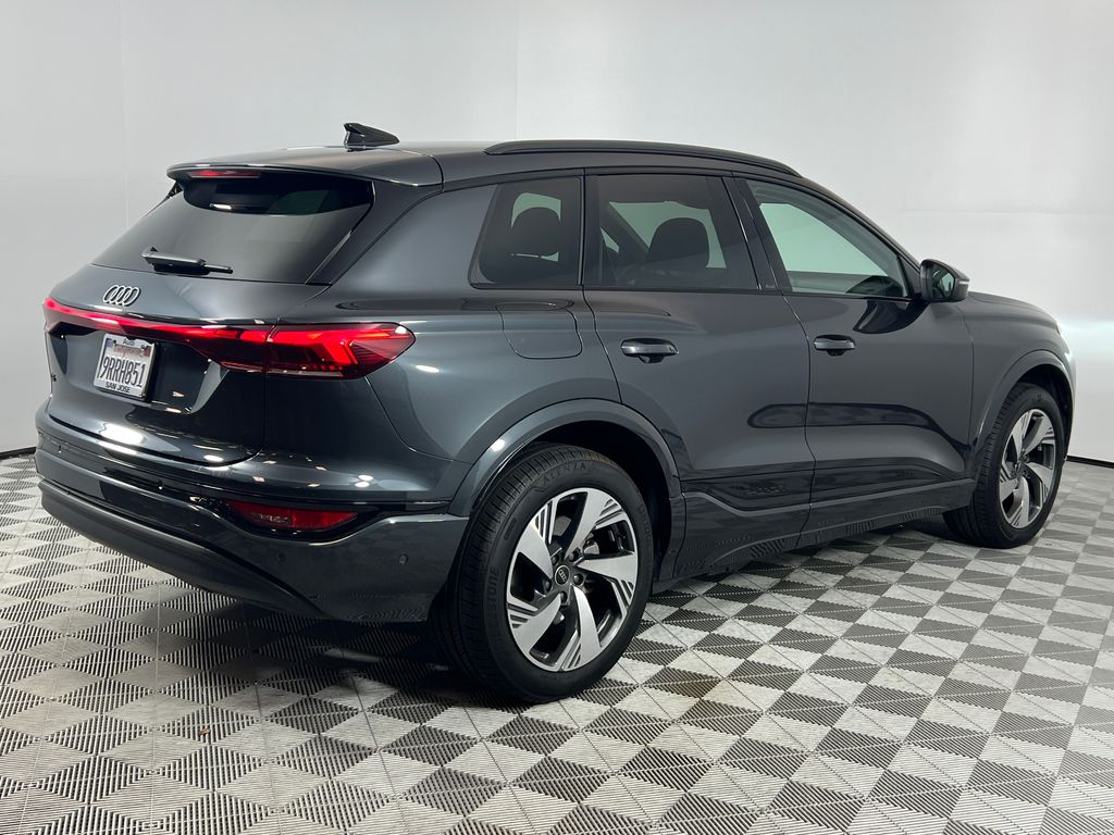 Thumbnail: 2025 Audi Q6 e-tron - 5