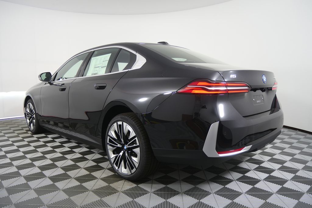 Thumbnail: 2026 BMW i5 - 5