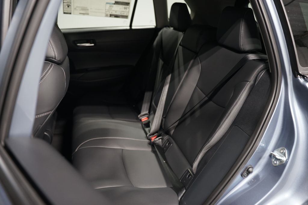 2025 Toyota Corolla Cross XLE 28