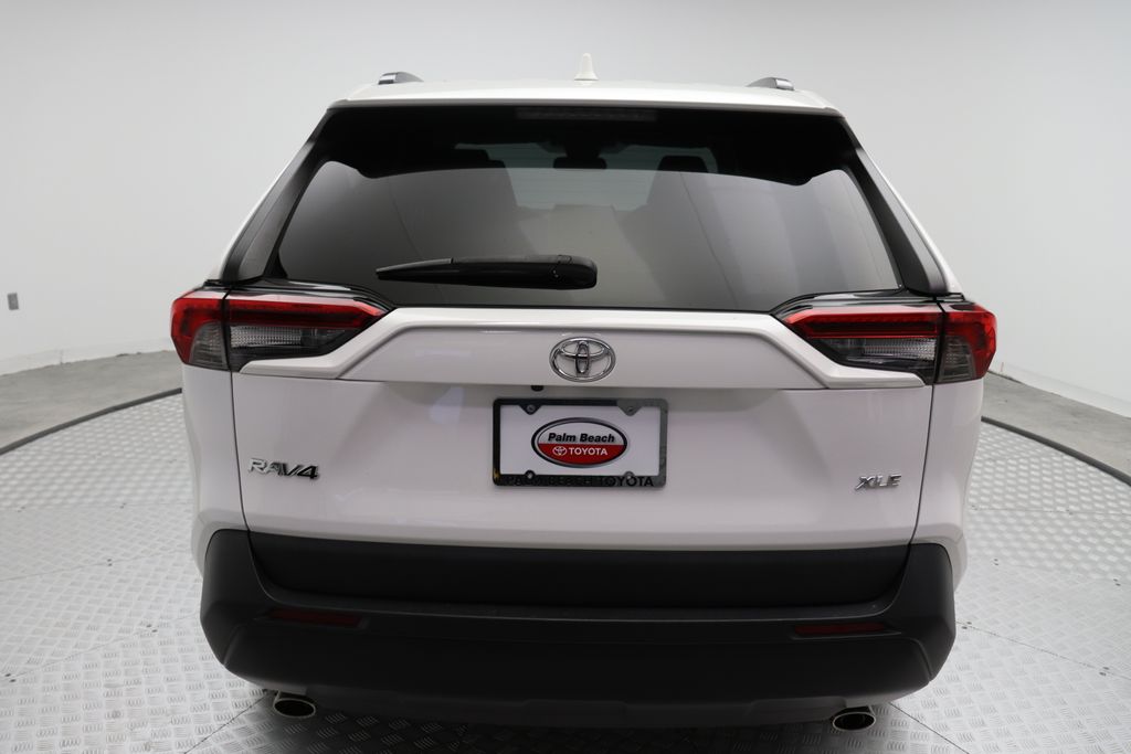 2022 Toyota RAV4 XLE 10