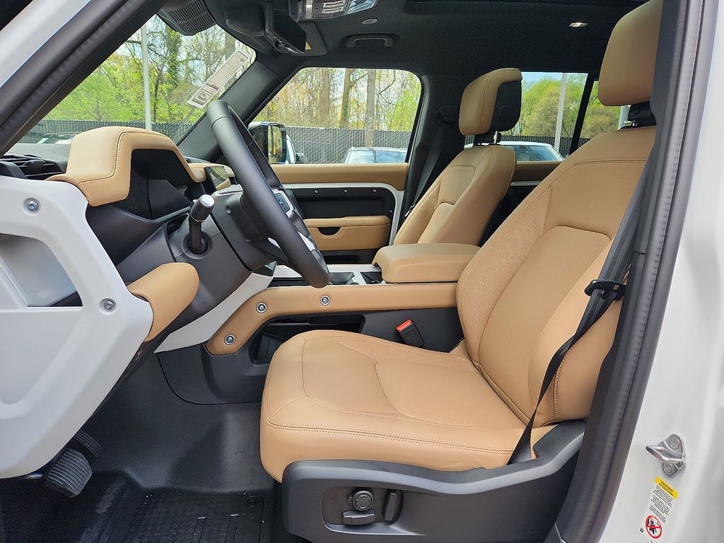 2025 Land Rover Defender 110 8