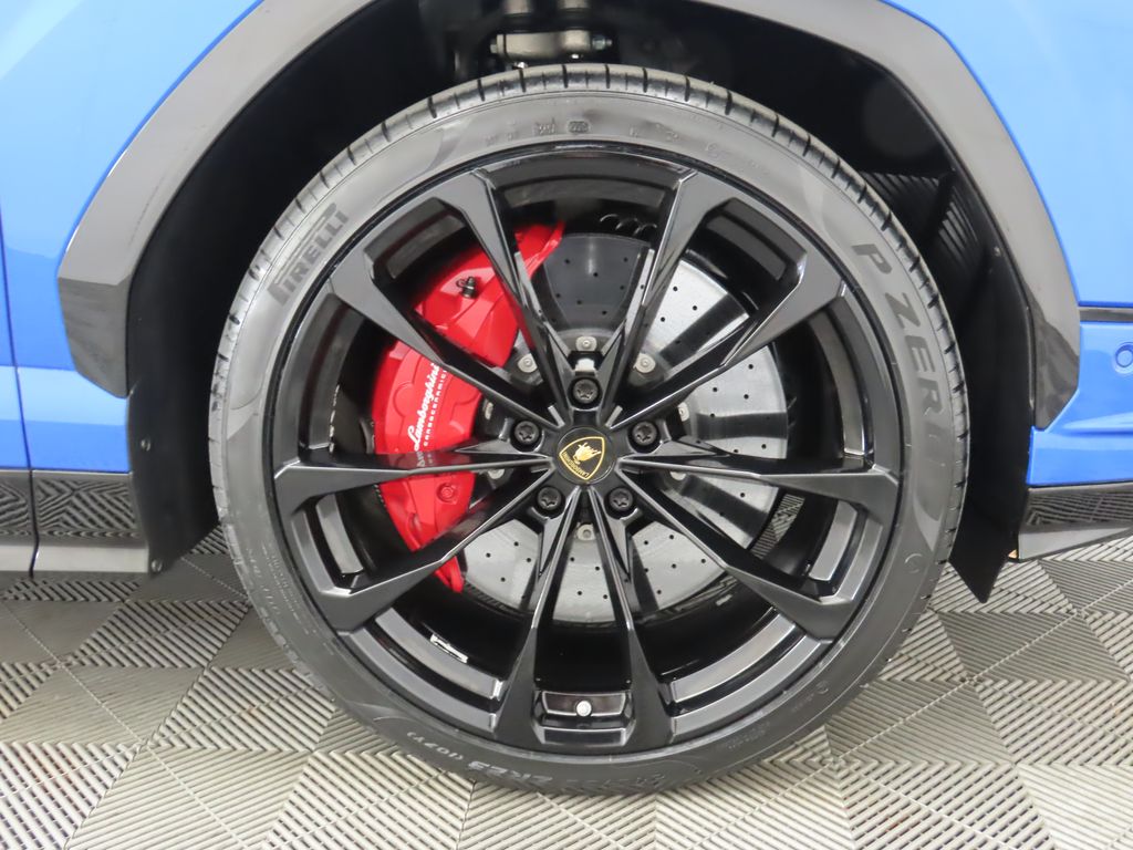 Thumbnail: 2023 Lamborghini Urus - 32