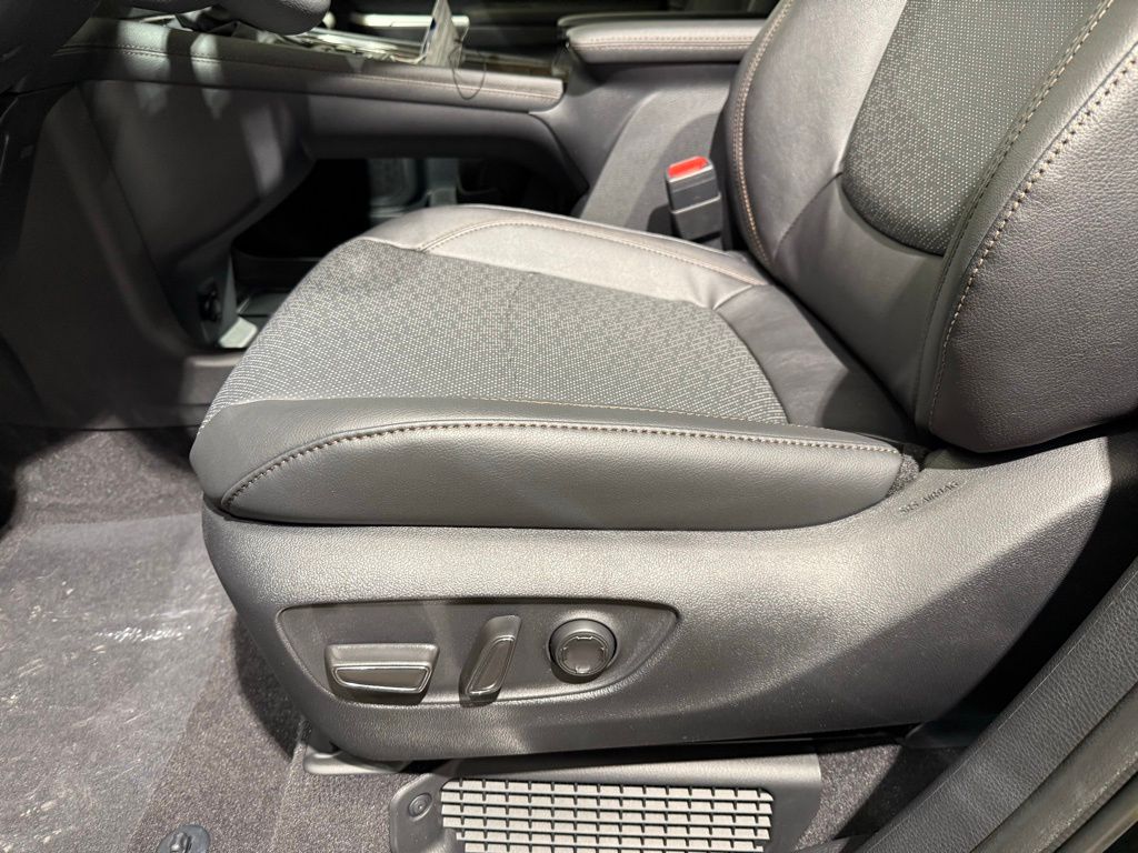 Thumbnail: 2025 Toyota Sienna - 14