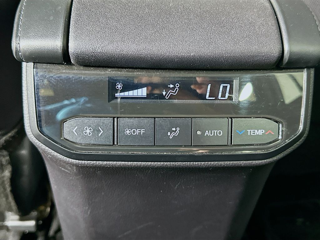 Thumbnail: 2024 Toyota Highlander - 25