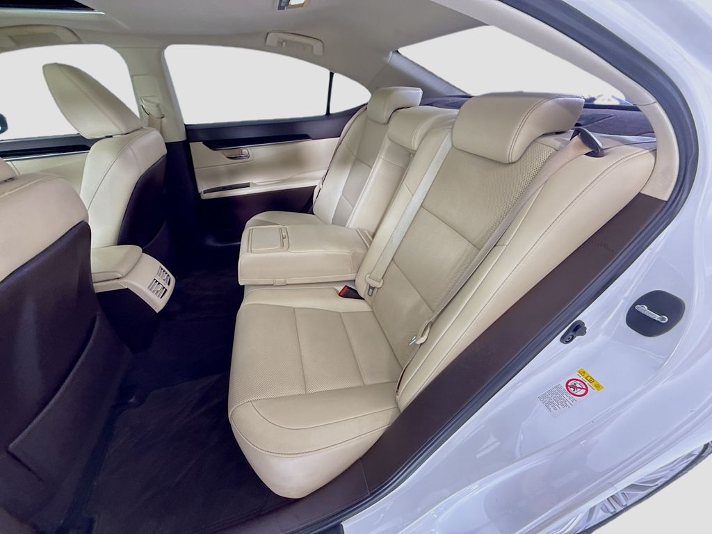 Thumbnail: 2016 Lexus ES - 21