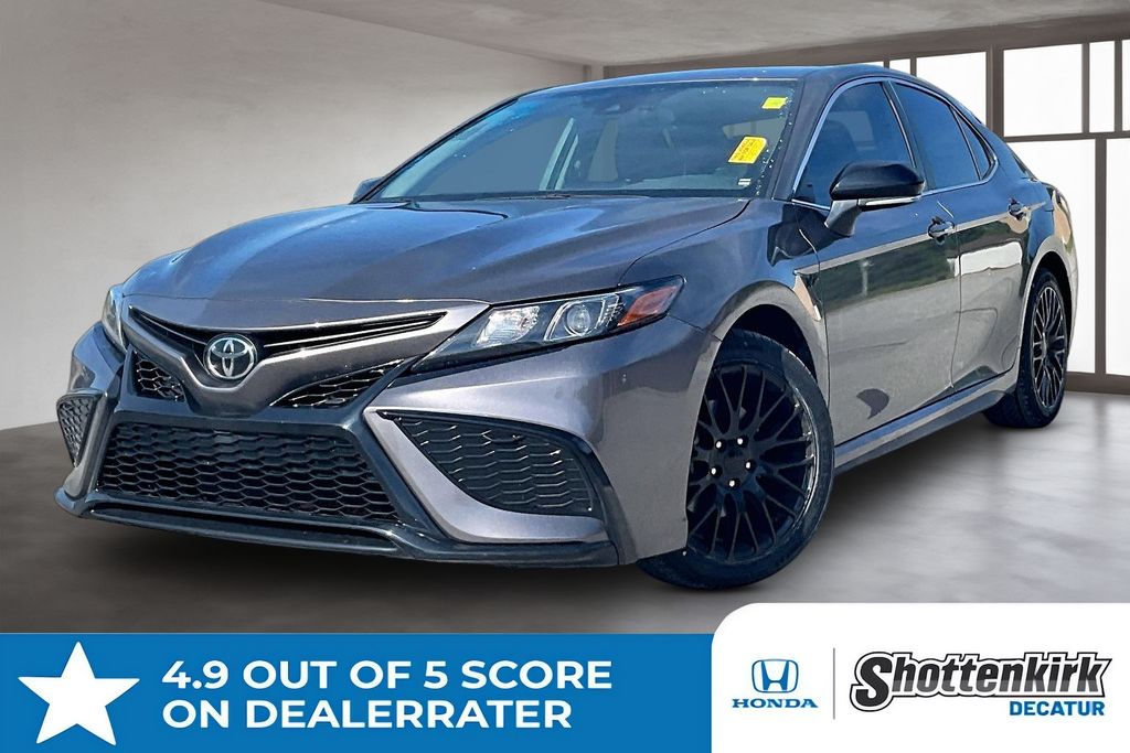 2024 Toyota Camry SE's photo